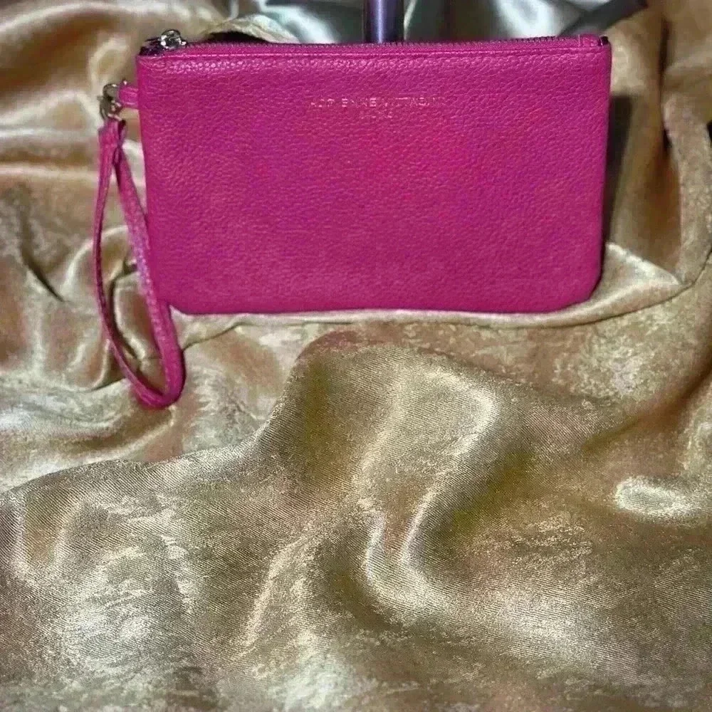 Adrienne Vittadini Phone Charging Pink Wristlet EUC 8.5x5 inches